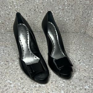 Women's size 6 BCBGirls heels